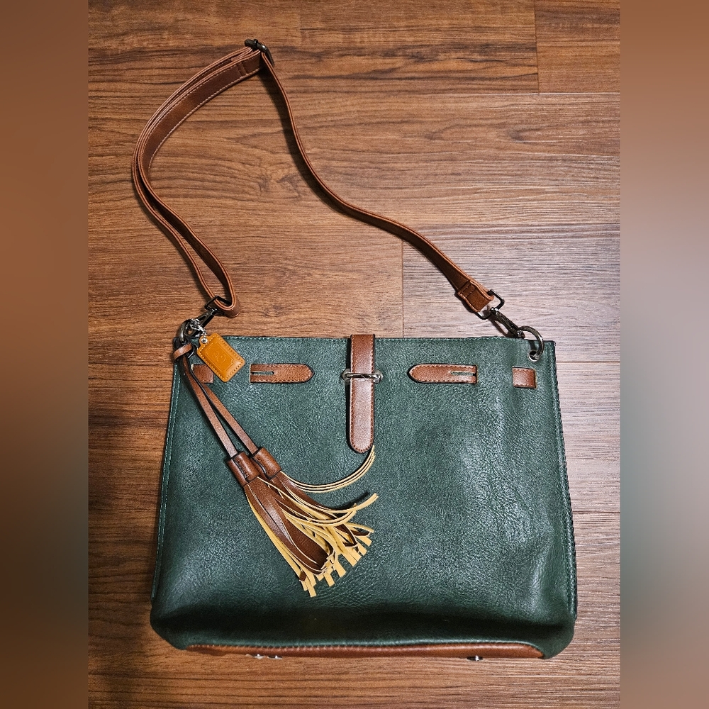 Elegant Green and Tan Leather Shoulder Bag
